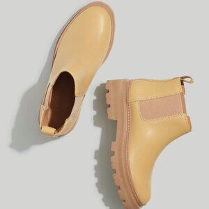Madewell Mariam Lugsole Chelsea Boot in Leather - Sand